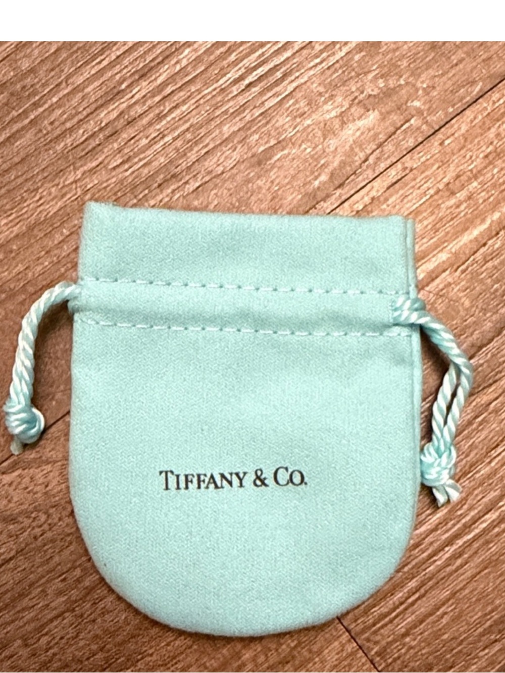 Tiffany and co Gold Heart Earrings GWP - Picture 5 of 5
